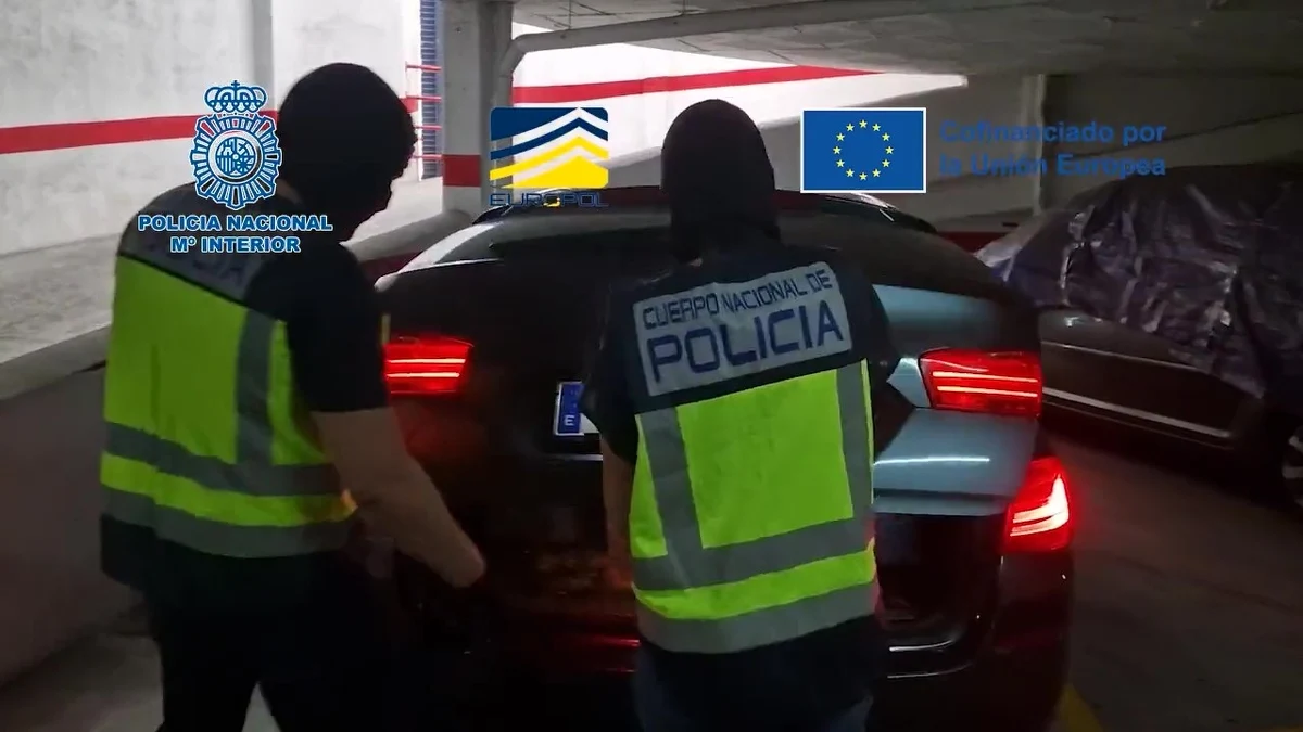 Hiszpańscy policjanci rozbili międzynarodową grupę zajmującą się handlem narkotykami na dużą skalę. Do piątkowego popołudnia zatrzymano 197 członków gangu, w tym obywateli Polski.