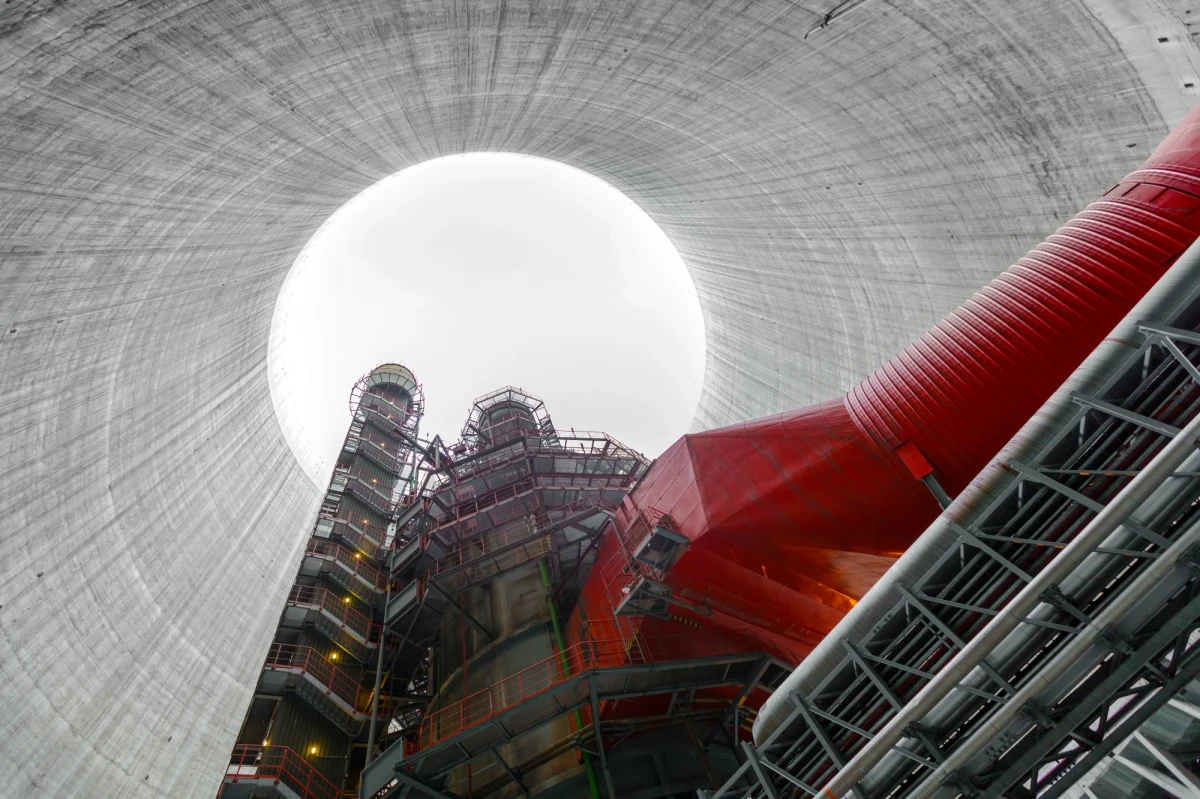 Potrzebujemy atomu w Polsce, bo w połączeniu z innymi technologiami, które chcemy wdrożyć w transformacji energetycznej, atom będzie zapewniać bezpieczeństwo tego procesu oraz skuteczność osiągania celów, jakie sobie w nim stawiamy - przyznaje w rozmowie w Radiu RMF24 Jakub Wiech, redaktor naczelny portalu Energetyka24, komentując wydanie przez Generalnego Dyrektora Ochrony Środowiska decyzji środowiskowej dla budowy i eksploatacji pierwszej w Polsce elektrowni jądrowej, która ma powstać na Pomorzu.