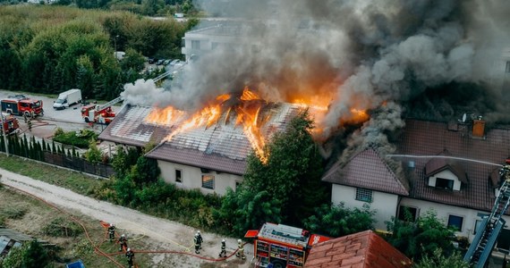 Pożar sali weselnej przy ul. Miodowej w Pruszkowie. Z budynku ewakuowano 150 osób. Nikt nie ucierpiał. 