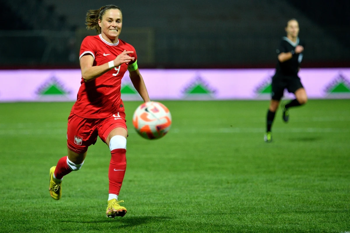 ​Piłkarska reprezentacja Polski kobiet pokonała w Atenach Grecję 3:1 (2:1) w swoim pierwszym meczu grupowym Ligi Narodów.