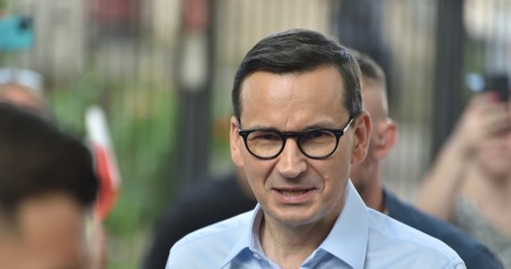 Dwaj mężczyźni wtargnęli na scenę, na której przemawiał Mateusz Morawiecki. Obaj odpowiedzą za wykroczenie. Sytuację skomentował sam premier: "Tu przed chwilą ktoś próbował mnie zaatakować". 