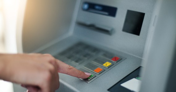 Dziś wchodzi w życie tzw. ustawa bankomatowa. Nowe przepisy zakładają, że minimum 40 proc. bankomatów w naszym kraju musi zostać wyposażonych w specjalny system, zabezpieczający przed kradzieżą ich zawartości. 