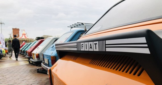 ​Ponad dwieście "maluchów", czyli Fiatów 126p można było podziwiać w Łodzi. "Kaszlaki" prezentowane były we wszystkich możliwych kolorach i wersjach: kabrio, terenowe, piknikowe, bisy, zabytkowe i ze wzmocnionymi silnikami.