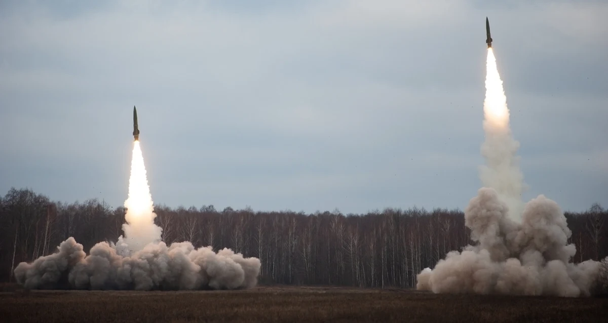 Ukraina wreszcie, po wielu miesiącach próśb, otrzyma rakiety dalekiego zasięgu ATACMS. Ciekawe informacje w sprawie dostawy przekazał brytyjski dziennik "Financial Times" - Joe Biden już dawno miał podjąć decyzję o dostarczeniu Ukrainie rakiet, ale wstrzymywał się z ogłoszeniem tego publicznie, bo nie chciał, by Rosjanie cofnęli swoje linie zaopatrzeniowe.