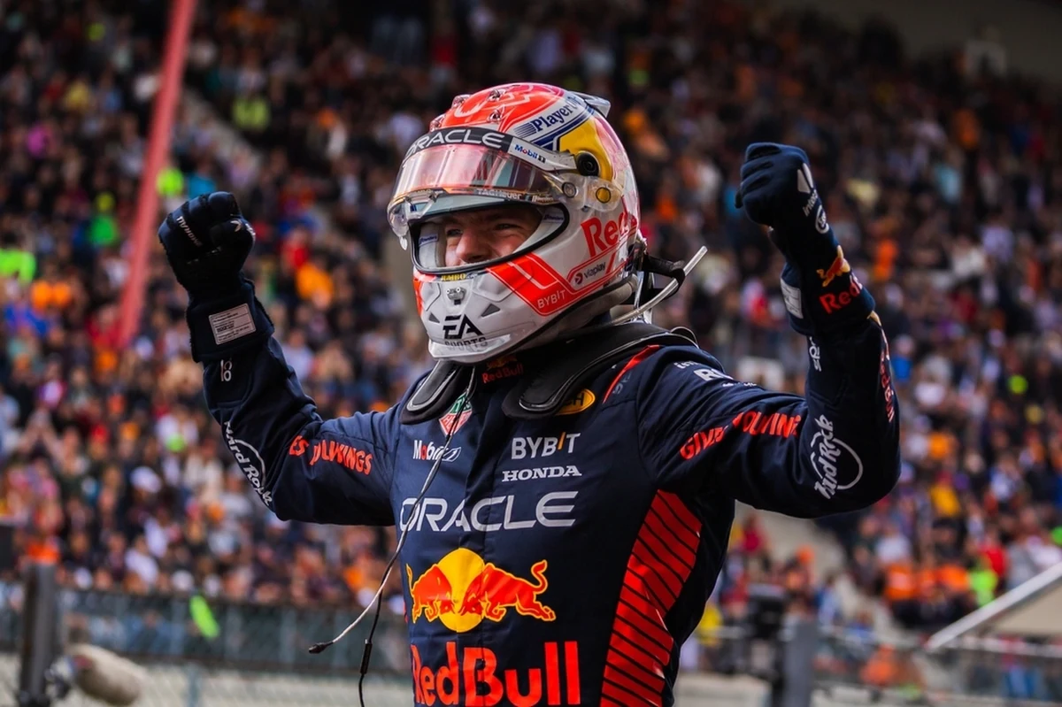 Holender Max Verstappen wygrał Grand Prix Japonii w Formule 1, a jego zespół zapewnił sobie drugi z rzędu tytuł w klasyfikacji konstruktorów. Wyścig zaczął się jednak od kolizji, a tor sprzątano przez trzy okrążenia.