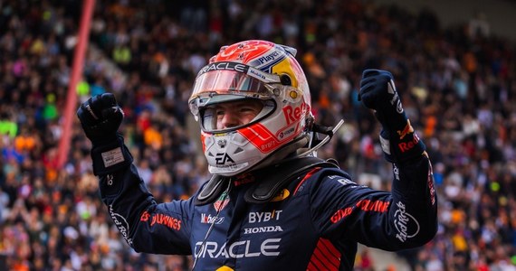 Holender Max Verstappen wygrał Grand Prix Japonii w Formule 1, a jego zespół zapewnił sobie drugi z rzędu tytuł w klasyfikacji konstruktorów. Wyścig zaczął się jednak od kolizji, a tor sprzątano przez trzy okrążenia.