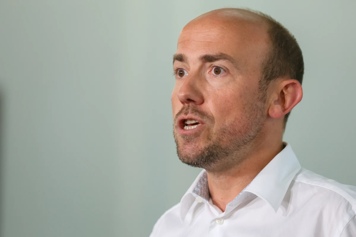 Mężczyzna podejrzany o naruszenie nietykalności posła Borysa Budki w trakcie zdarzenia, do którego doszło w piątek w Katowicach, przyznał się, jednak jego wyjaśnienia co do przebiegu zdarzenia, są w części rozbieżne z zeznaniami parlamentarzysty. Prokuratura będzie wyjaśniała te rozbieżności.