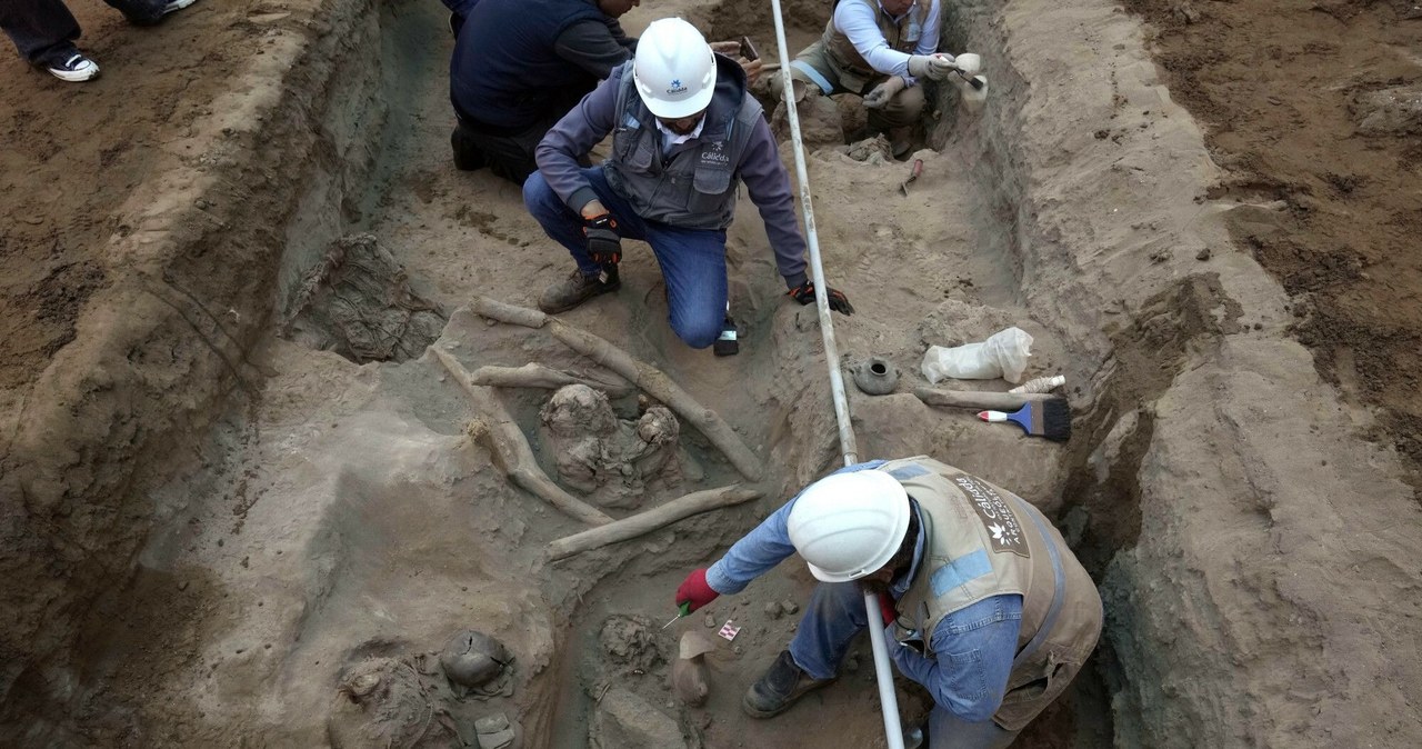 Peruwiańscy pracownicy rozbudowujący krajową sieć gazową dokonali wyjątkowego odkrycia. Przypadkowo odkopali osiem mumii, które zdaniem naukowców są starsze niż imperium Inków.