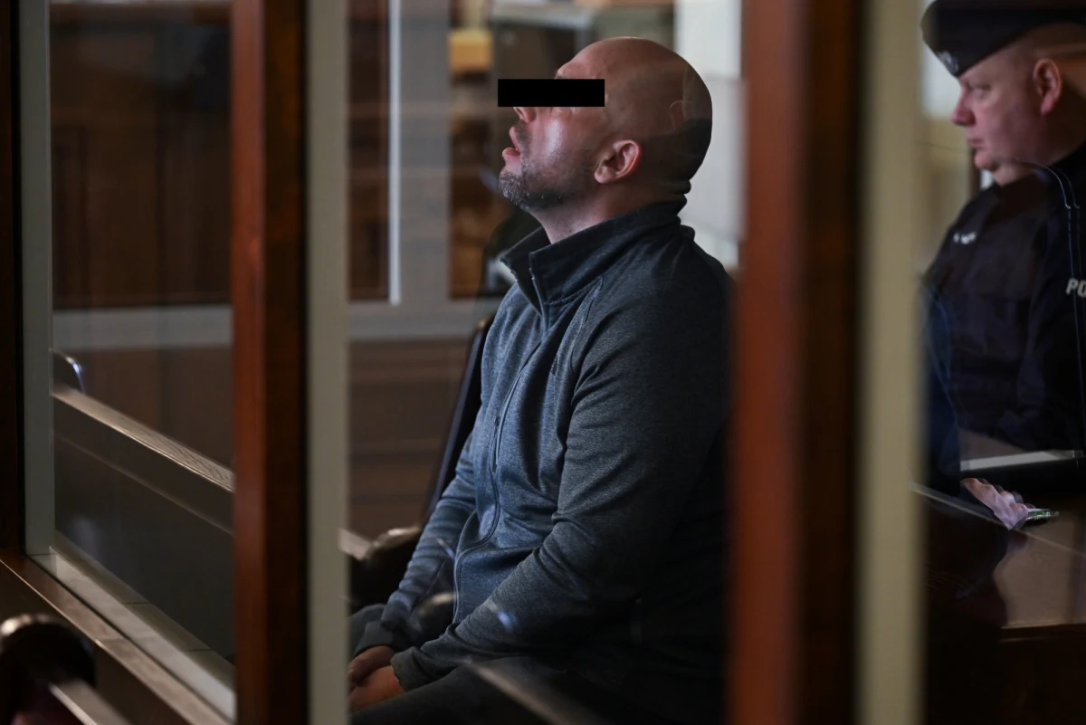 Sąd Apelacyjny w Gdańsku utrzymał w mocy wyrok dożywotniego więzienia dla Łukasza P., oskarżonego o zabójstwo 59-letniej ciotki i jej 84-letniego ojca. Mężczyzna zadał obojgu kilkadziesiąt ciosów nożem. Wyrok jest prawomocny.