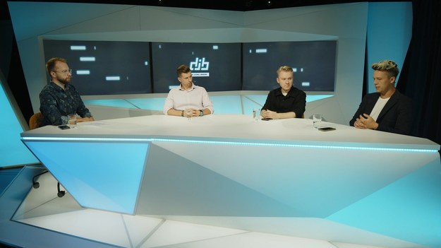 "Do jednej bramki" NA ŻYWO w każdy poniedziałek o godz. 12.00 w Interii oraz  Polsat BOX Go .
W tekście zawarto link serwisu partnerskiego
