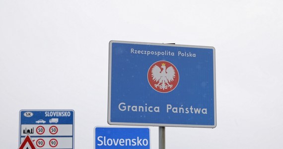 Jeśli liczba cudzoziemców nielegalnie przekraczających polską granicę ze Słowacją i Czechami będzie rosła jak dotychczas, nie jest wykluczone tymczasowe przywrócenie kontroli granicznych na tym odcinku - usłyszał reporter RMF FM. Jak zaznaczają przedstawiciele polskich służb - jest to rozwiązanie ostateczne, jeśli zawiodą inne środki. 
