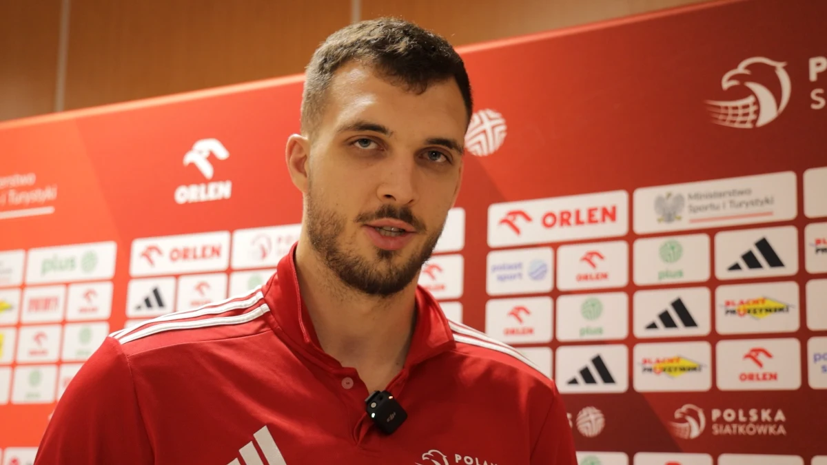 Polscy siatkarze są na ostatniej prostej przygotowań do olimpijskich kwalifikacji. Biało-Czerwoni w środę wylecą do Chin walczyć o przepustkę do Paryża. W składzie zabraknie Bartosz Kurka. Wszystko z powodu urazu. Do Chin poleci na pewno środkowy Norbert Huber, dla którego niedawne mistrzostwa Europy były wyjątkowo udane i dzięki nim zyskał jako siatkarz. "Na pewno jednak nie wzrosła moja pewność siebie, bo ta zawsze była na wysokim poziomie i zyskałem jeszcze złoty krążek do kolekcji" - mówi z uśmiechem Norbert Huber, z którym o turnieju kwalifikacyjnym do igrzysk rozmawiał Patryk Serwański z redakcji sportowej RMF FM.