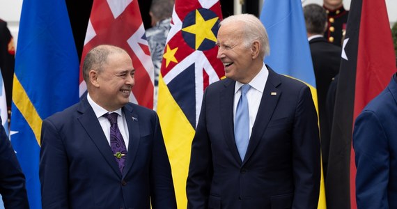 ​Prezydent USA Joe Biden ogłosił w poniedziałek, że oficjalnie uznaje dwa terytoria Pacyfiku, Wyspy Cooka i Niue, za "suwerenne i niepodległe państwa". Według agencji AFP to próba wzmocnienia pozycji USA na Oceanie Spokojnym względem Chin.