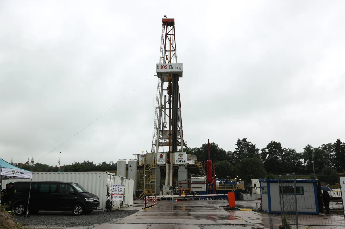 Spółka Geotermia Podhalańska (GP) podpisała dziś umowę z Narodowym Funduszem Ochrony Środowiska i Gospodarki Wodnej w sprawie dotacji na rozbudowę systemu geotermalnego. GP otrzyma na ten cel 52,6 mln złotych dofinansowania, a koszt całości inwestycji wyniesie ponad 88 mln złotych. Ma ona zostać zrealizowana do końca 2025 roku.