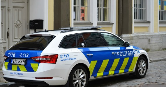 Na niektórych samochodach na Łotwie i w Estonii zauważono naklejki z napisem cyrylicą "Ja russkij"/ "Ja russkaja". Łotewska policja w poniedziałek oświadczyła, że umieszczanie takich haseł jest niedopuszczalne.