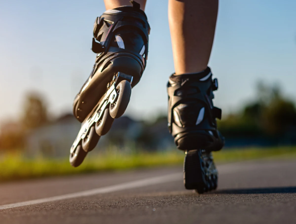 Do śmiertelnego wypadku doszło na wysokości miejscowości Skitno w powiecie bartoszyckim (woj. warmińsko-mazurskie). 19-latka jeżdżąca na rolkach zginęła po potrąceniu przez samochód osobowy.