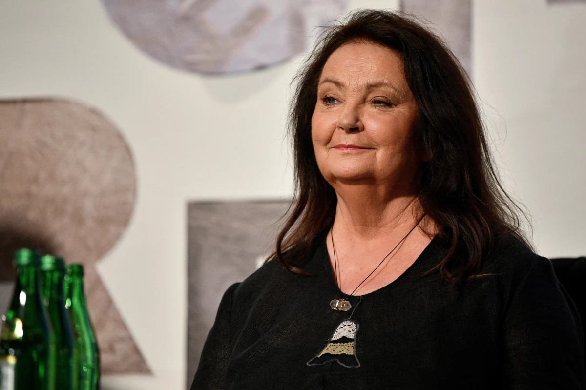 Dokładnie dwadzieścia lat kończy dzisiaj Fundacja Anny Dymnej "Mimo wszystko". Ta organizacja od dwóch dekad wspiera osoby z niepełnosprawnością intelektualną. Z tej okazji powstała specjalna piosenka. Słowa napisał Jacek Cygan, a muzykę i urodzinowy teledysk przygotował Ralph Kaminski. Na planie specjalnego teledysku był też nasz dziennikarz.