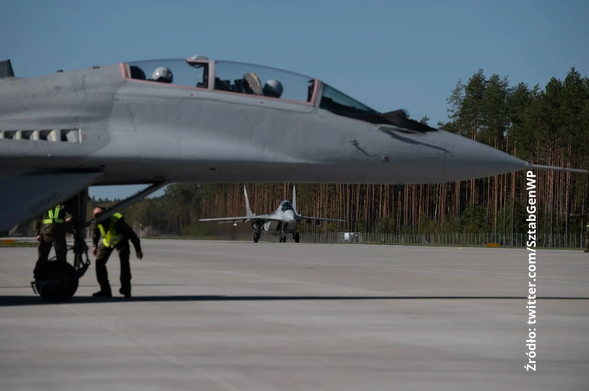 W poniedziałek rozpoczęło się szkolenie Sił Powietrznych RP. Na drodze wojewódzkiej 604 wylądowały samoloty F-16. Na drogowym odcinku lotniskowym w Wielbarku wylądowali m.in. dowódcy 4 Skrzydła Lotnictwa Szkolnego z Dęblina i 2 Skrzydła Lotnictwa Taktycznego z Poznania.