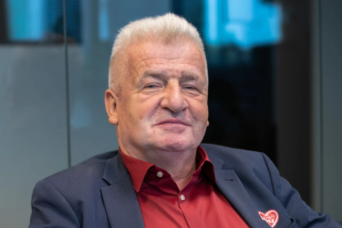 "Wierzyłem w bajkę, że jeśli rozwiąże się Układ Warszawski i NATO, to wszyscy będą żyli w pokoju. Niestety bajka się nie spełniła i codziennie giną ludzie" - tłumaczył Piotr Ikonowicz w Porannej rozmowie w RMF FM. W ten sposób kandydat Lewicy do Sejmu wyjaśniał zmianę poglądów dotyczących agresywnej polityki Rosji i wcześniejszej krytyki Sojuszu Północnoatlantyckiego.