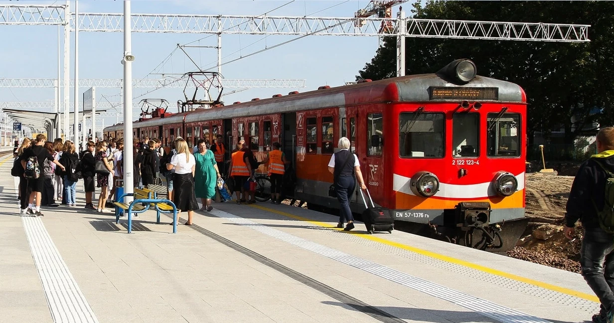 Pociąg Polregio na stacji Olsztyn Główny