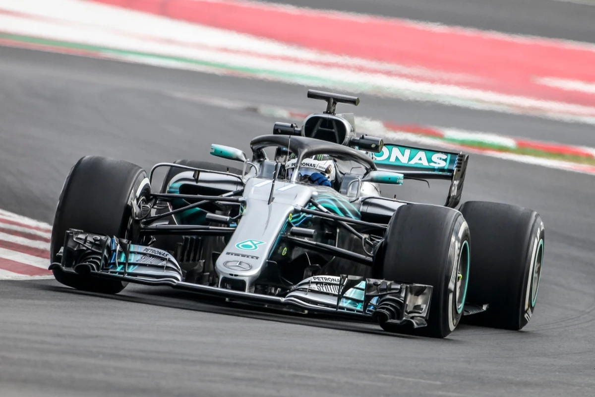 Jessica Hawkins została pierwszą od niemal pięciu lat kobietą, która pełnić będzie rolę kierowcy testowego w Formule 1. Brytyjski zespół Aston Martin poinformował, że Hawkins jeździła w ubiegły czwartek na torze Hungaroring pod Budapesztem.