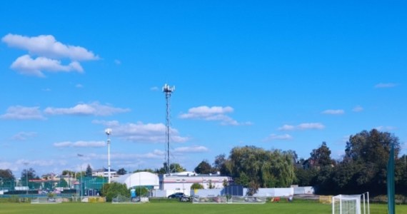 Trwa ważna inwestycja dla MKS "Sygnał". Jeszcze w tym roku zawodnicy klubu sportowego skorzystają z nowoczesnego, rozbudowanego zaplecza sportowego przy stadionie na ul. Zemborzyckiej w Lublinie. Miejska inwestycja za ponad 2,7 mln zł powinna zakończyć się w listopadzie.