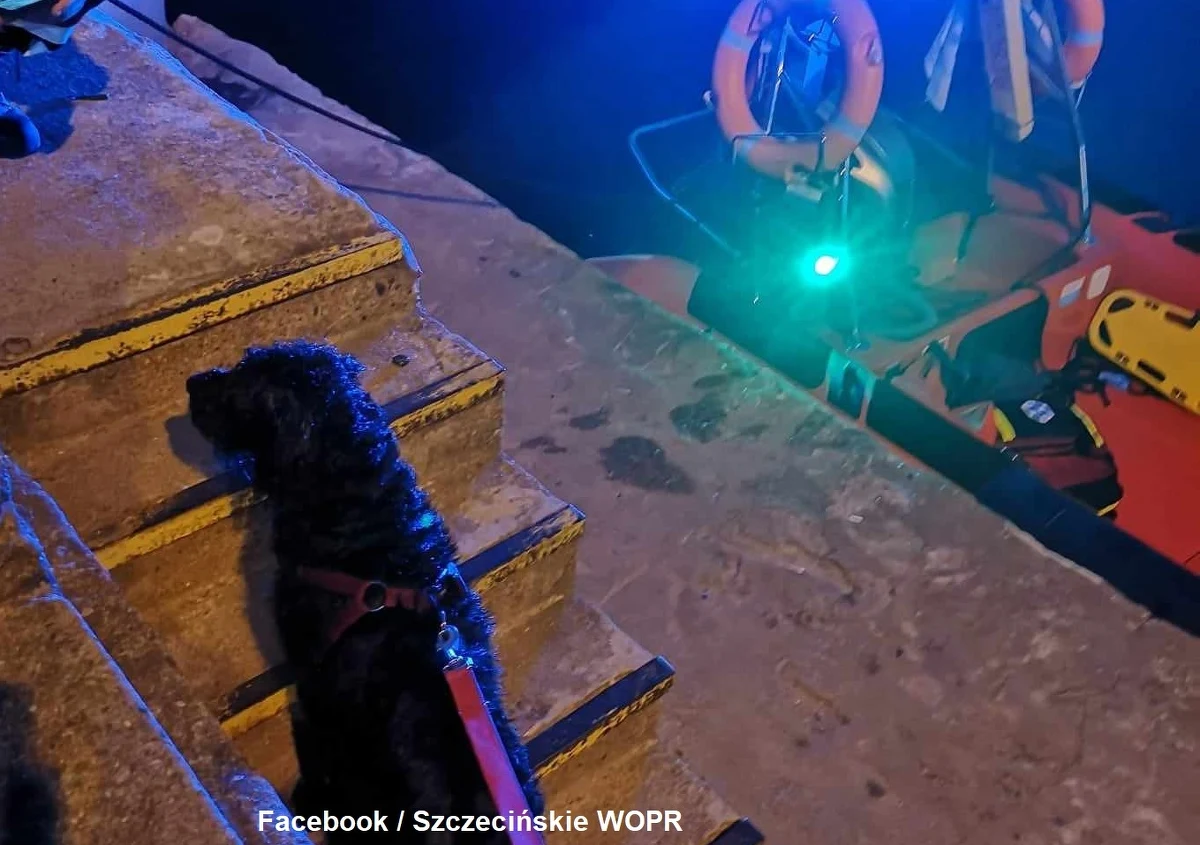 Groźne zdarzenie przy Bulwarze Piastowskim w Szczecinie. Do wody wpadła kobieta z psem, uratowali ją ratownicy szczecińskiego Wodnego Ochotniczego Pogotowia Ratunkowego.