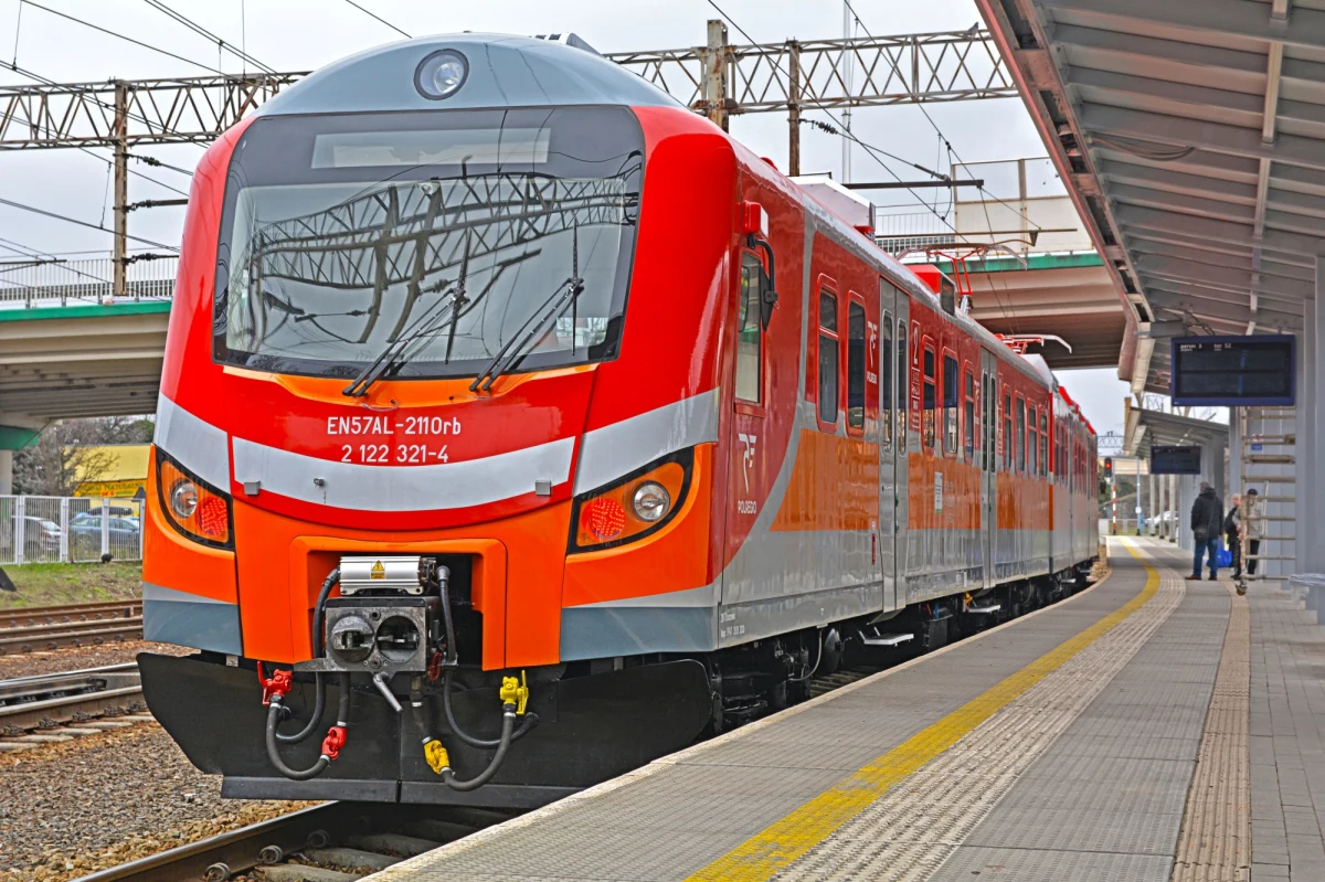 Pociągi regionalne mogą wkrótce stanąć. Na 10 października strajk zapowiadają pracownicy spółki Polregio w dwóch województwach: warmińsko-mazurskim i zachodniopomorskim. Wczoraj związki zawodowe podpisały porozumienia w sprawie podwyżek płac, jakie dostaną pracownicy Polregio w 13 województwach. W dwóch regionach na podniesienie pensji nie zgodzili się marszałkowie.