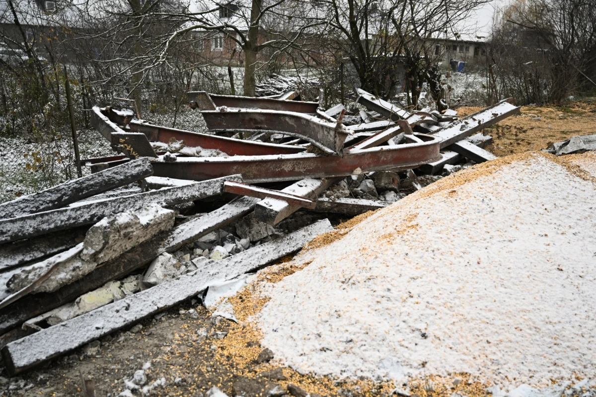 Śledztwo w sprawie eksplozji w Przewodowie, w której zginęło dwóch Polaków, jest w toku. Uzyskano opinię biegłych dotyczącą pocisku, ale nie możemy mówić o jej treści - potwierdziła Prokuratura Krajowa. "Rzeczpospolita" napisała we wtorek, że według opinii biegłych to ukraiński pocisk obrony powietrznej wybuchł w Przewodowie.