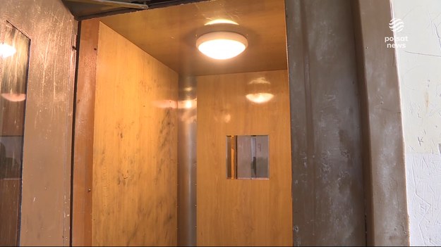 Makabryczne odkrycie w gdańskiej windzie. Znaleziono ciało 60-letniego mężczyzny. Było zawinięte w dywan. Zatrzymano już cztery osoby.  Policja próbuje ustalić co się wydarzyło.Materiał dla "Wydarzeń" przygotował Jan Derengowski.