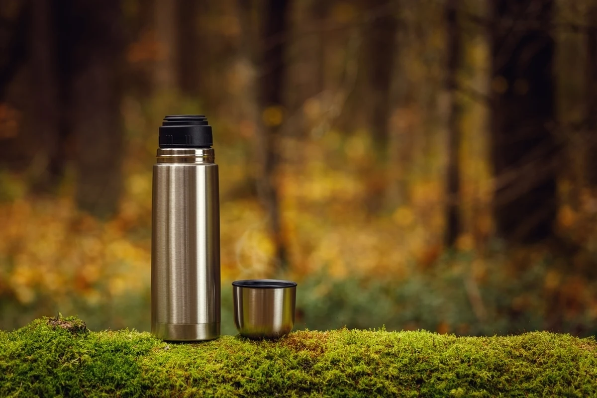 Ten wynalazek każdy ma w domu. 120 lat temu niemiecki majsterkowicz z Brandenburgii wynalazł… termos. Choć ten odkrywczy pomysł podbił cały świat, to jego historia wcale nie skończyła się dla jego twórcy happy endem.