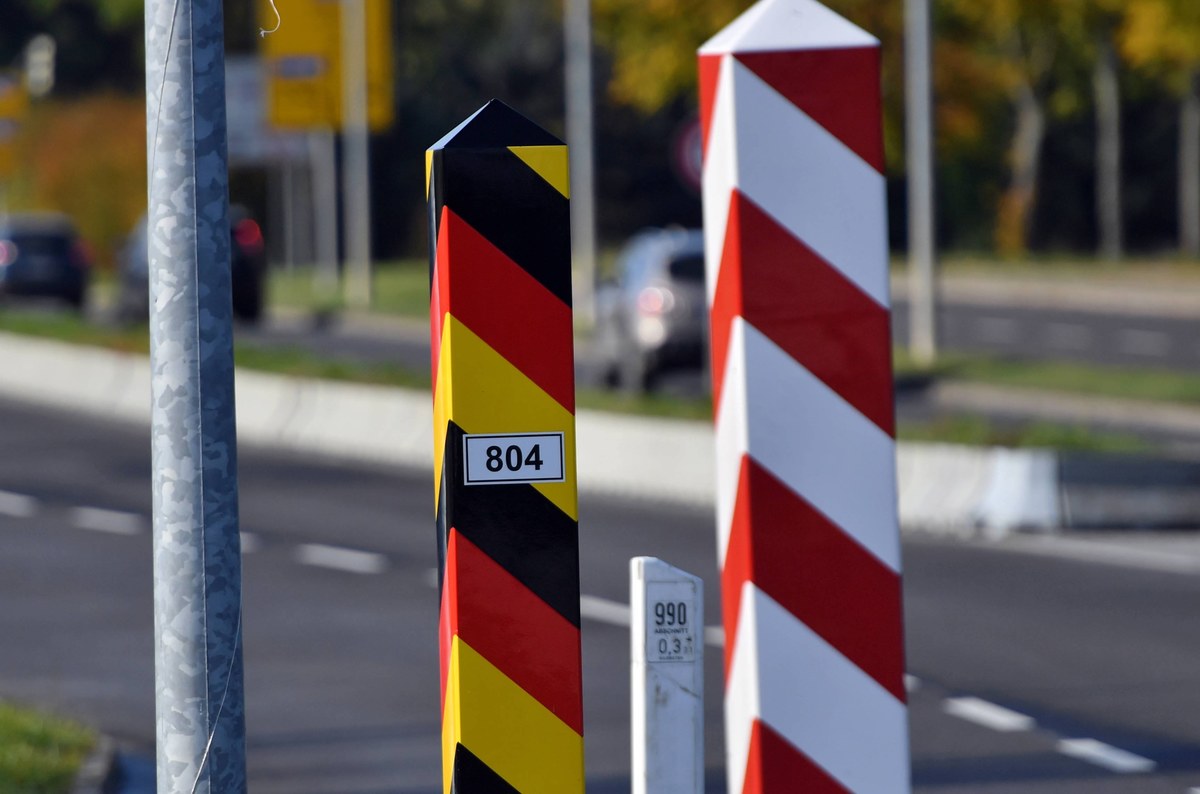 Niemcy w środę mają ogłosić tymczasowe kontrole na granicach z Polską i Czechami - podaje Politico, powołując się na niemieckiego urzędnika. Ma to na celu - jak podał portal - ograniczenie napływu osób ubiegających się o azyl.