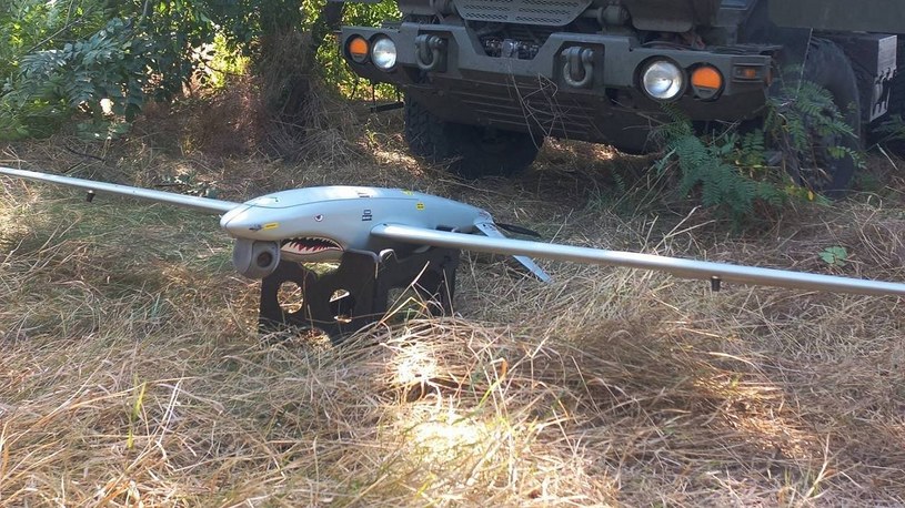 Okazuje się, że ukraiński dron o nazwie "Rekin" jest potężnym wsparciem do przygotowania ataków rakietowych za pomocą systemów HIMARS.