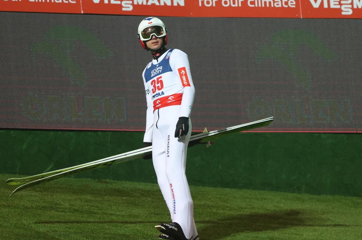 Kamil Stoch z powodu choroby nie znalazł się w kadrze polskich skoczków na konkursy letniego Grand Prix w skokach narciarskich w austriackim Hinzenbach. W ekipie znaleźli się: Dawid Kubacki, Piotr Żyła, Paweł Wąsek, Aleksander Zniszczoł i Kacper Juroszek.