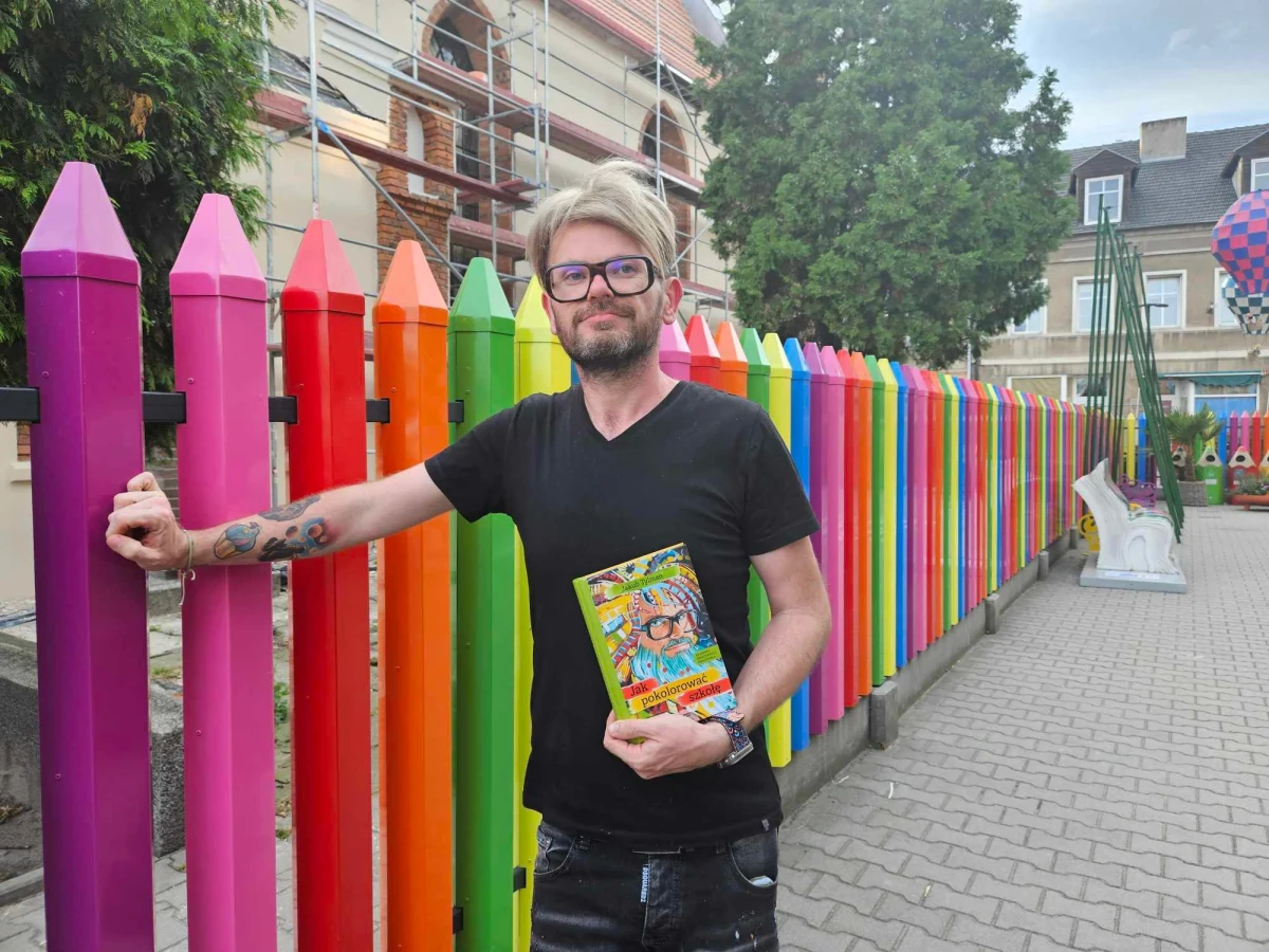 Czy polską szkołę da się odmienić? Zmienić jej barwy z szarych i przygnębiających na kolorowe i przynoszące radość? Jak się okazuje to jest możliwe. Jakub Tylman, nauczyciel z Publicznej Szkoły Podstawowej im. Kawalerów Orderu Uśmiechu w wielkopolskim Śremie napisał poradnik dla nauczycieli, rodziców i uczniów "Jak pokolorować szkołę".