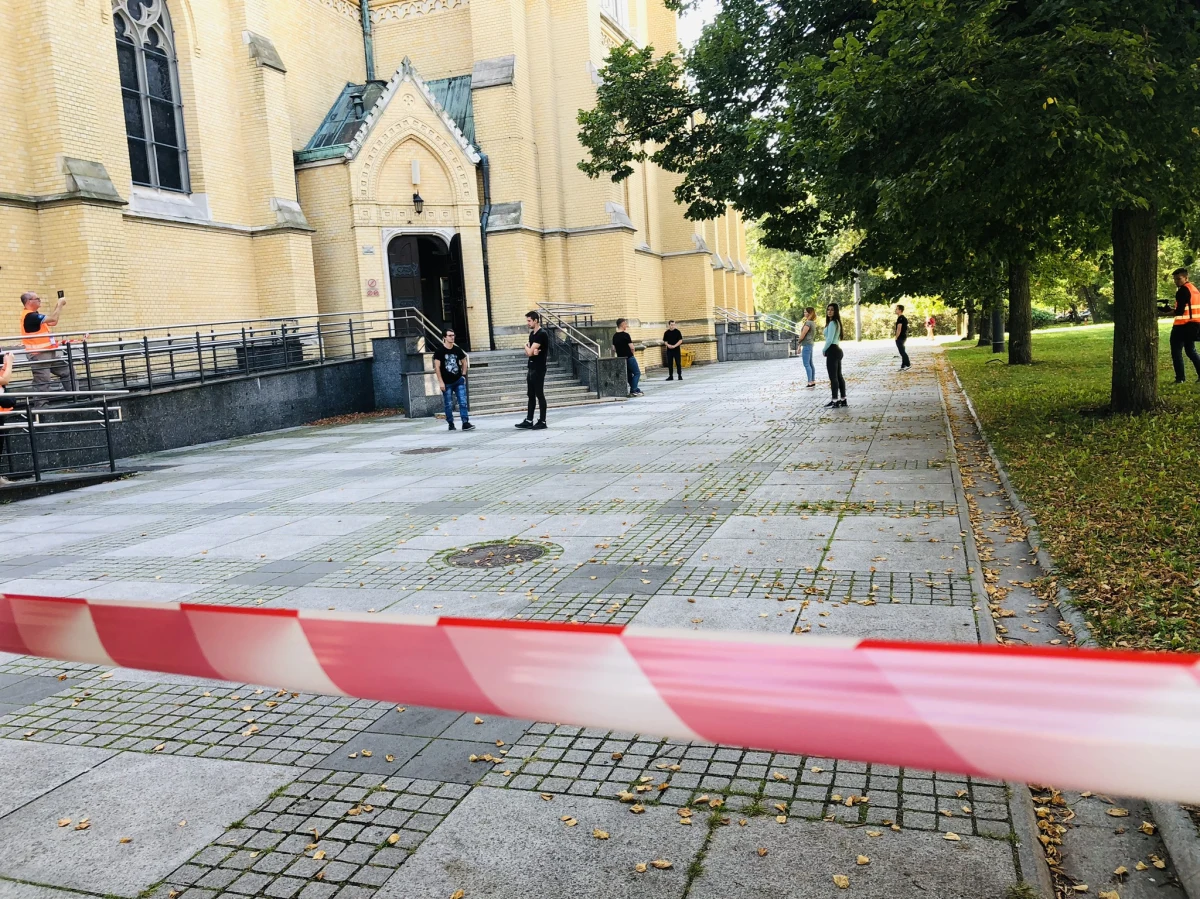 Strzelec, zakładnicy w świątyni i ładunek wybuchowy, czyli atak na łódzką katedrę - taki ekstremalny scenariusz przećwiczyli dziś (27 września) policjanci, strażacy i inne służby oraz księża w ramach symulacji zagrożeń terrorystycznych "Katedra-23".