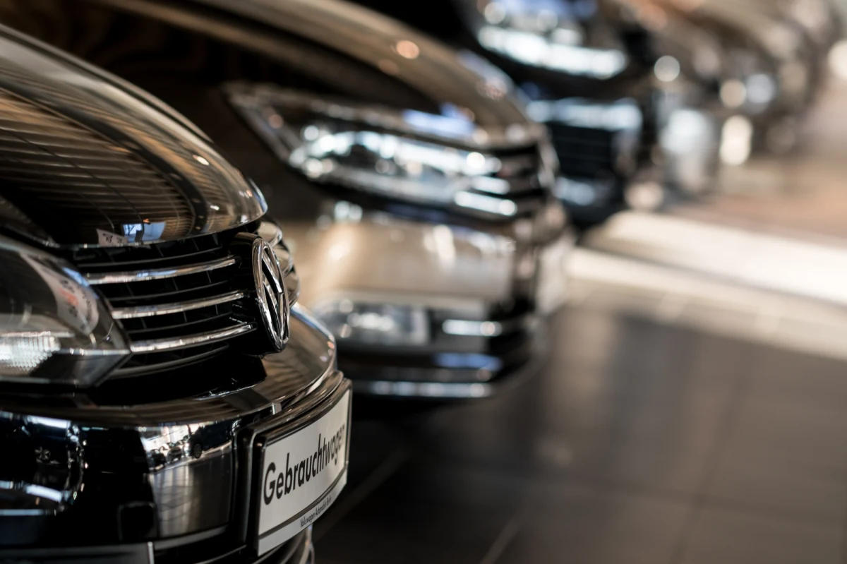 Potężna awaria systemu informatycznego spowodowała, że w środowe południe zatrzymana została produkcja samochodów we wszystkich niemieckich fabrykach koncernu Volkswagen. Przerwa w produkcji dotknęła także należące do potentata z Wolfsburga marek Audi i Porsche.