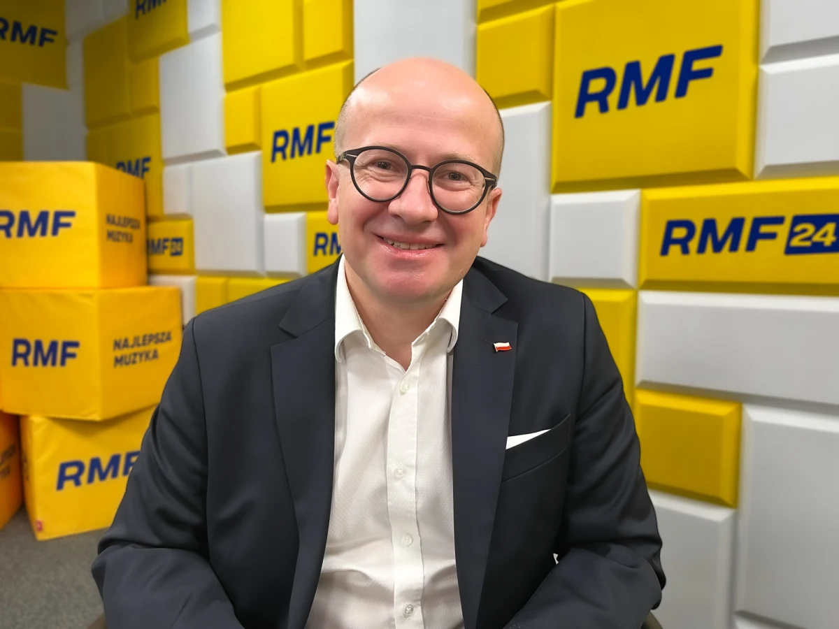 "Posłowie, senatorowie, radni muszą co roku przedstawić informacje o swoim majątku. Natomiast rodziny polityków nie muszą i to dobrze, dlatego że to by było daleko idące naruszenie ich prywatności" - stwierdził w Porannej rozmowie w RMF FM poseł Prawa i Sprawiedliwości Bartłomiej Wróblewski. W ten sposób odniósł się do sprawy majątku żony premiera Mateusza Morawieckiego.