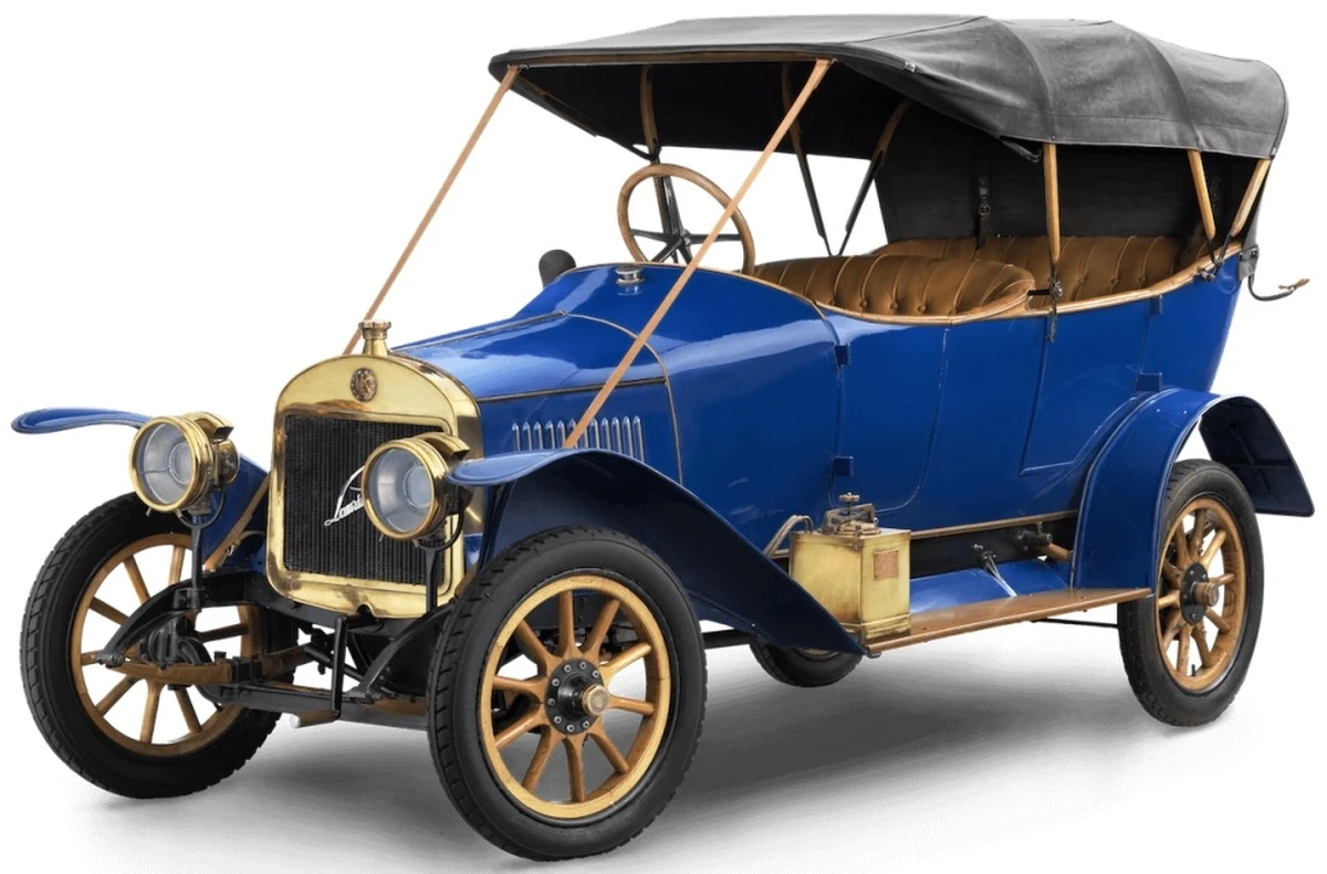 Do 14 października w Galerii Krakowskiej można podziwiać wyjątkowe samochody jednej z najstarszych firm motoryzacyjnych w Europie - ŠKODA. To doskonała okazja dla wszystkich entuzjastów motoryzacji, by zobaczyć zabytkowe i współczesne auta oraz motocykle tej marki.