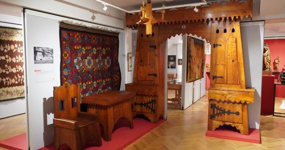 ​Muzeum Tatrzańskie zaprasza do oglądania wyjątkowej wystawy "Made in Zakopane". Czasu do jej obejrzenia nie jest za wiele, ponieważ ekspozycja będzie prezentowana tylko do końca września.