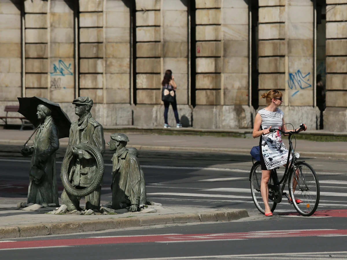 Już w najbliższy poniedziałek (2 października) we Wrocławiu rusza miejska rywalizacja "W Kółko Kręcę". Przez dwa miesiące wrocławianie wybierając rower jako swój główny środek transportu, będą rywalizować o nagrody. 
