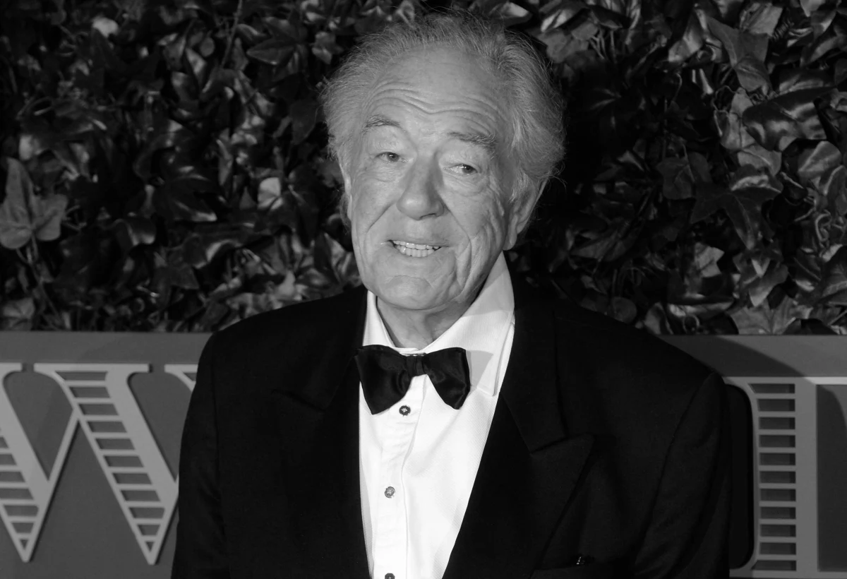 W wieku 82 lat zmarł aktor Michael Gambon, najbardziej znany z roli dyrektora Hogwartu Albusa Dumbledore'a w serii filmów o Harrym Potterze. Informację o śmierci przekazała jego rodzina.