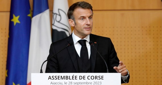 Prezydent Emmanuel Macron zaproponował Korsykańczykom podczas przemówienia w regionalnym parlamencie w Ajaccio, stolicy tej śródziemnomorskiej wyspy, "autonomię po korsykańsku". Odpowiednie zapisy dotyczące tej sprawy mają znaleźć się we francuskiej konstytucji. 