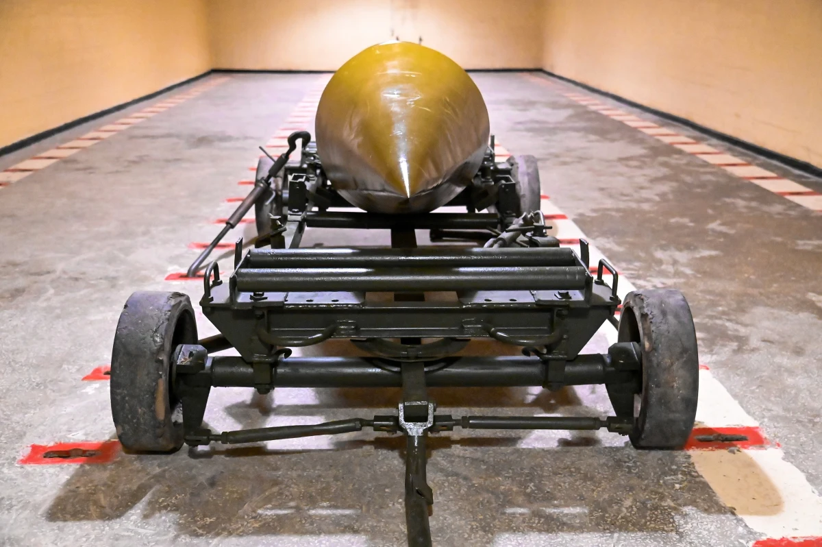 W Podborsku - 50 km od Kołobrzegu - zachowały się obiekty dawnej, tajnej bazy atomowej wojsk radzieckich. Żołnierze wycofali się stąd jesienią 1992 roku, ale wciąż można oglądać hale przeznaczone do przechowywania głowic.  

