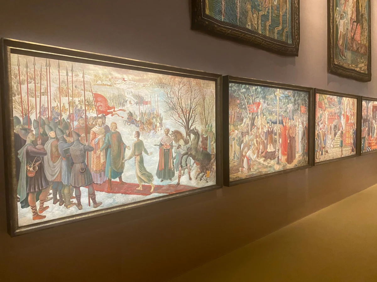 44 tysiące metrów kwadratowych powierzchni, przestrzeń na koncerty i debaty, sala koncertowa, kinowo-teatralna i taras widokowy z przepiękną panoramą Warszawy - tak wygląda otwarta dziś siedziba Muzeum Historii Polski na terenie warszawskiej Cytadeli. Zwiedzający mogą oglądać wystawę czasową: Wielkie i Małe Historie.