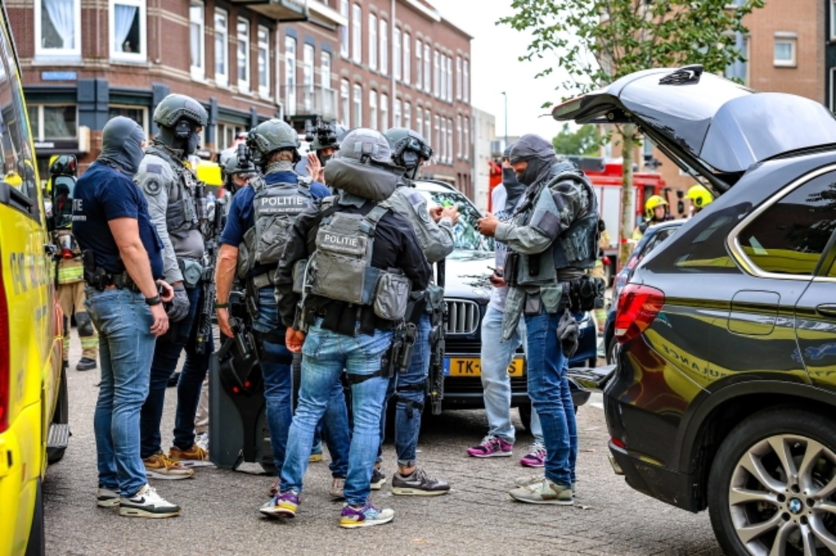 32-letni mężczyzna strzelał do ludzi w holenderskim Rotterdamie. Policja poinformowała, że zginęły trzy osoby, w tym 14-latka. Sprawca został zatrzymany. 