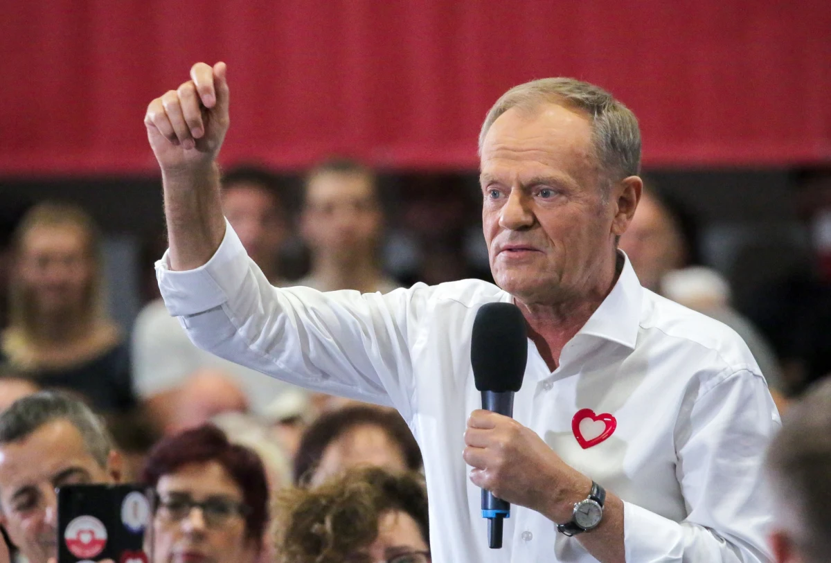 "Według naszego wewnętrznego badania PiS może liczyć na 34,9 proc. poparcia, a KO - 32,8 proc. Stoi przed nami wielkie wyzwanie, szansa jest na wyciągnięcie ręki" - mówił w Elblągu szef PO Donald Tusk.