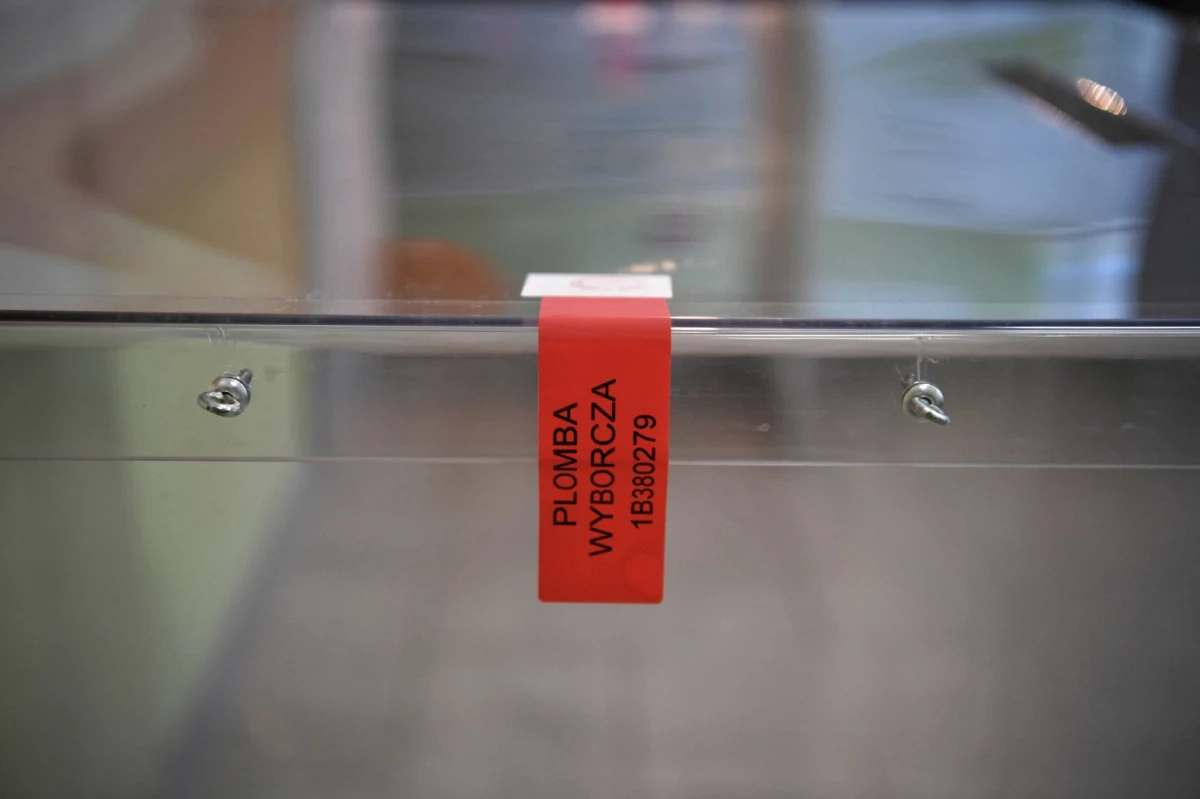 Niemal wszystkie obwodowe komisje wyborcze w kraju zostały powołane w maksymalnych składach. Kandydatów na członków komisji zgłosiły 82 komitety wyborcze; najwięcej - po ponad 40 tys. - zgłosiły PiS i KO.
