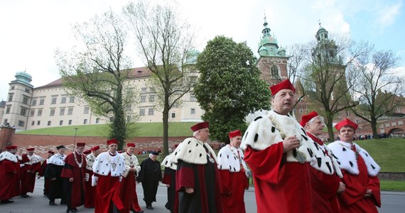 W niedzielę, 1 października, rozpocznie się 660. rok akademicki na Uniwersytecie Jagiellońskim. Podczas jego inauguracji przez ulice Krakowa przejdzie orszak profesorów. Będą chwilowe utrudnienia w ruchu. 