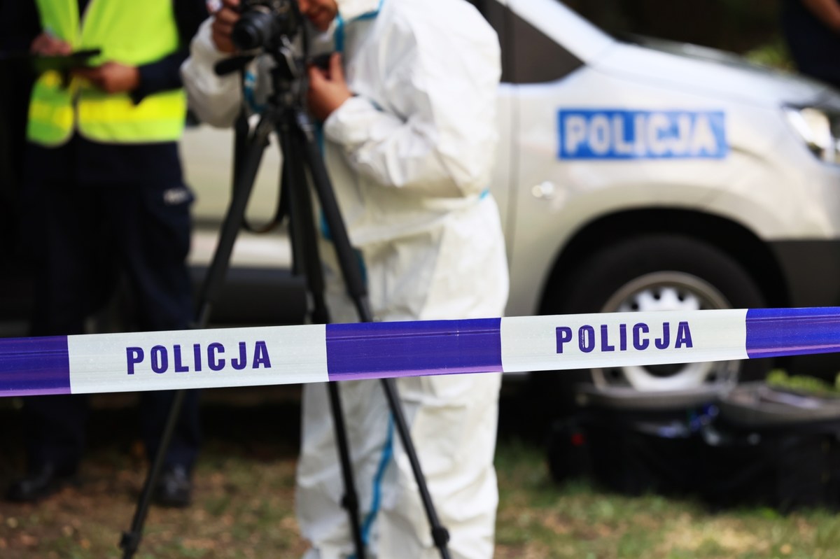 Śledczy wyjaśnili sprawę śmierci mężczyzny, którego ciało w sierpniu znaleziono zakopane na jednej z działek w Poczesnej pod Częstochową. Dwie osoby usłyszały zarzut zabójstwa i zostały tymczasowo aresztowane.